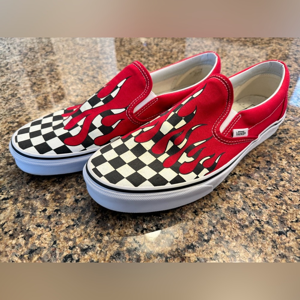 Men’s Classic Slip-On Vans with checkerboard Flames size 11.5